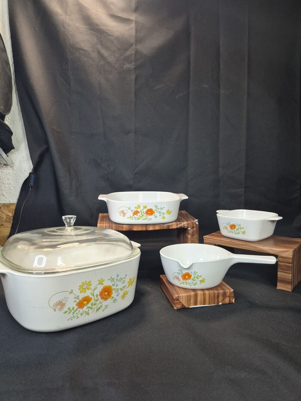 CorningWare Set Wild FLower 4 PIECE + 1 LID = A TOTAL OF 5 PEICES BAKING DISH